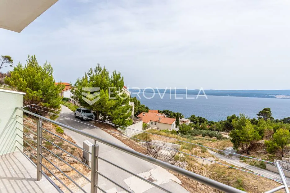 omiška rivijera- lokva rogoznica, apartmanska kuća s 8 stanova, udaljena 300 m od mora. - slika 41