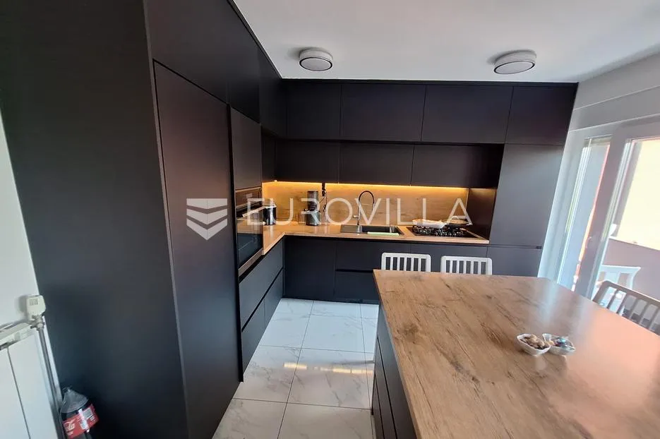 karlovac, luščić, kuća 345 m², novouređena, odlična lokacija - slika 6