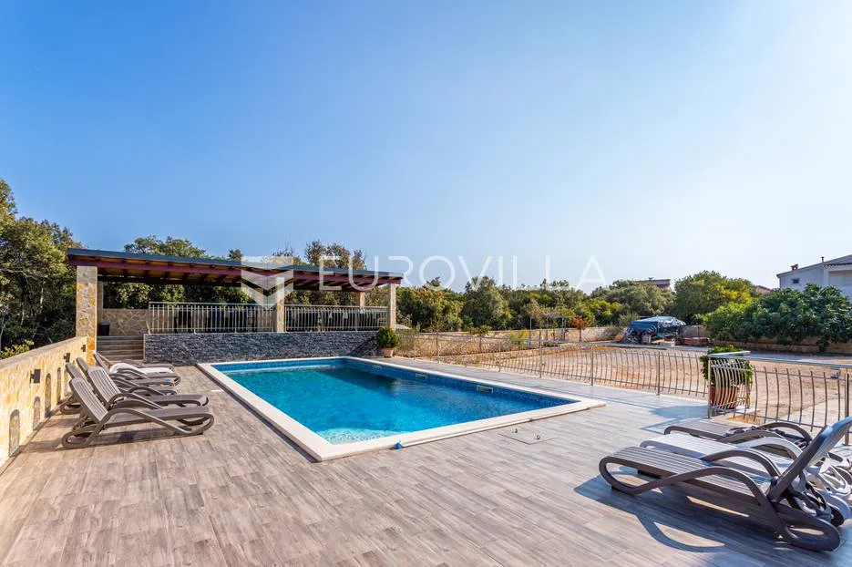 vinišće, kuća s s bazenom i 6 apartmana uz zemljište 1.000 m2 - slika 3