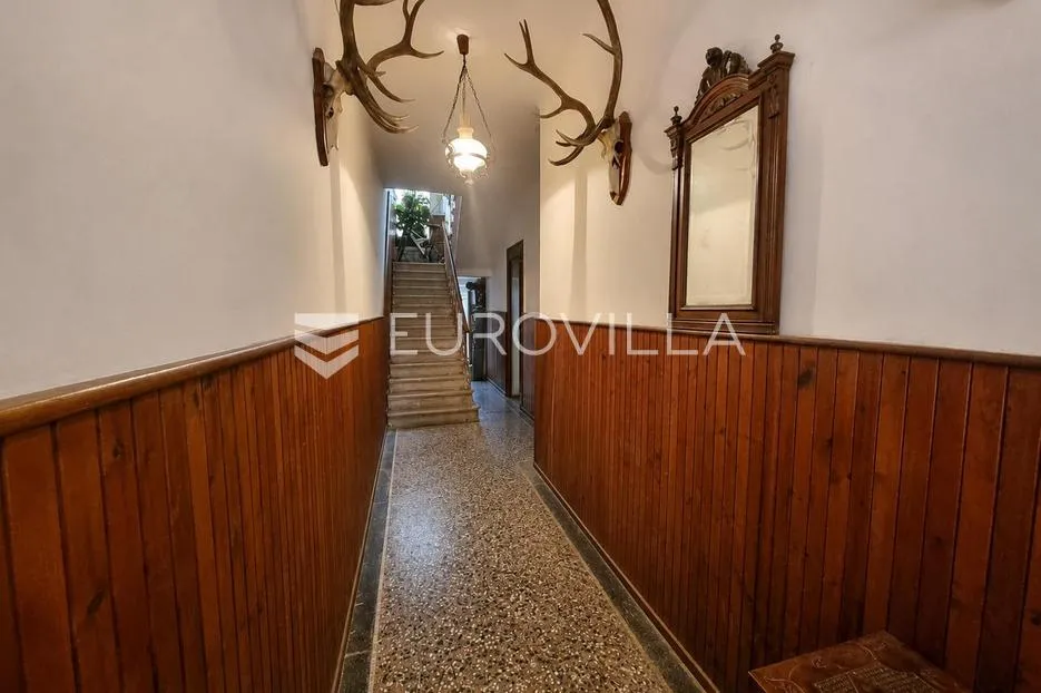 crikvenica, troetažna kuća na šetnici s dva odvojena ulaza, prvi red do mora - slika 7