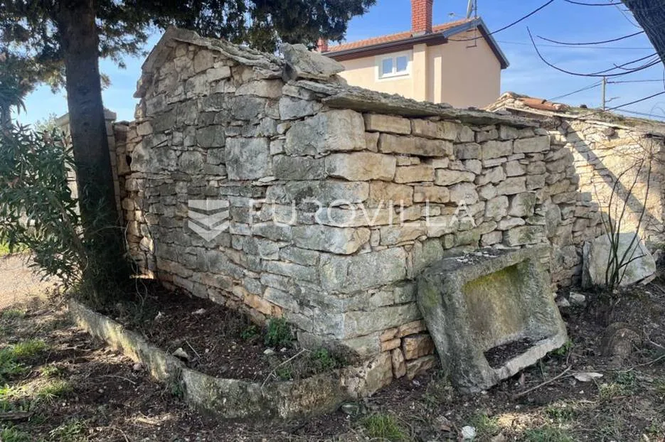 kaštel, plovanija velika stara samostojeća kuća - stancija - slika 5
