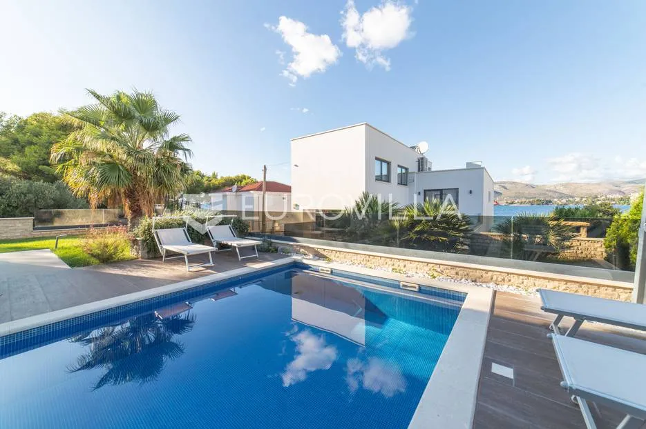 trogir, prekrasna luksuzna vila nadomak mora - slika 27