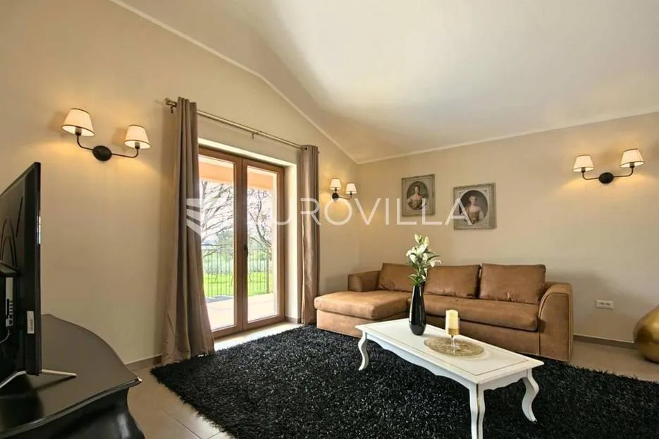 poreč, fuškulin, prekrasna vila okružena zelenilom - slika 31