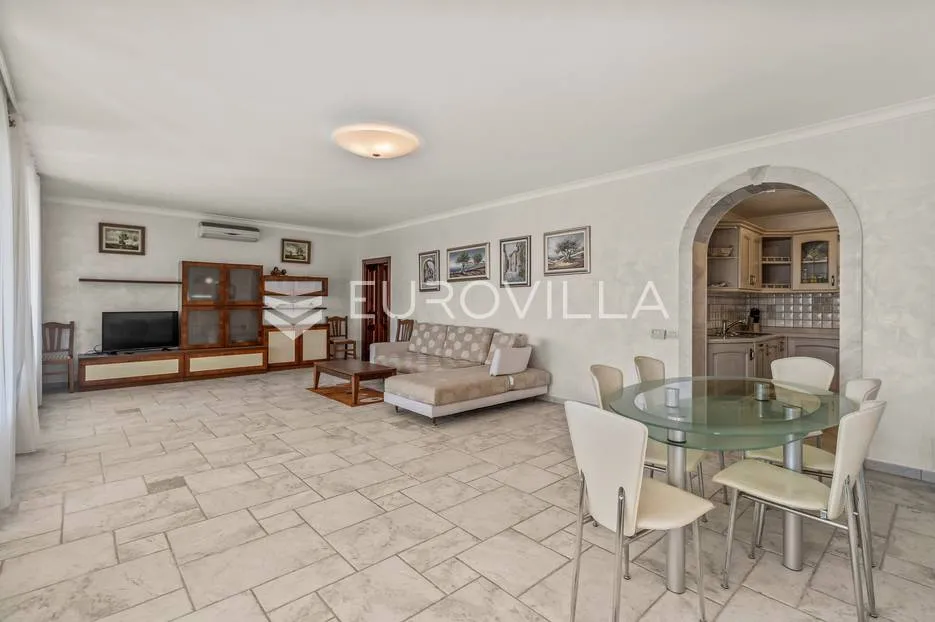 istra, umag - unikatna villa nkp 400 m2 na svega 30 m od mora - slika 44