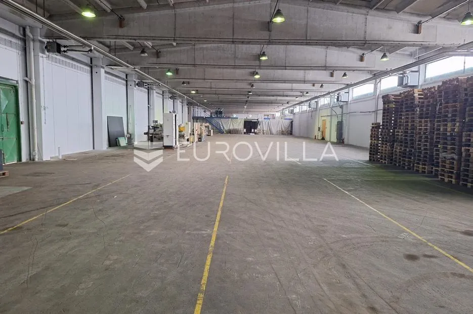 Karlovac, Ilovac, skladište 6600 m², odlična lokacija - Ilovac, Karlovac