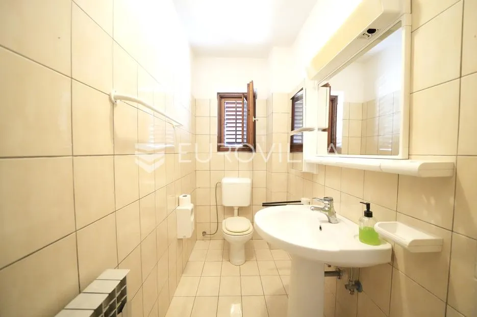 zadar, diklo vila prvi red do mora razvedena na tri etaže 377 m² - slika 10