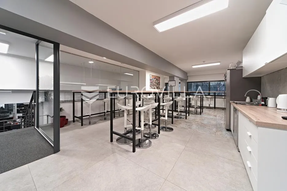 osijek, centar, poslovni prostor od 500 m² na tri etaže - slika 6