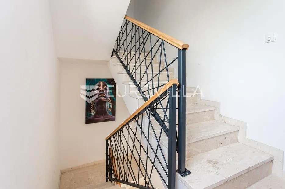 rogoznica, zečevo, kuća s 4 stana i podrumom, 366,81 m² - slika 26