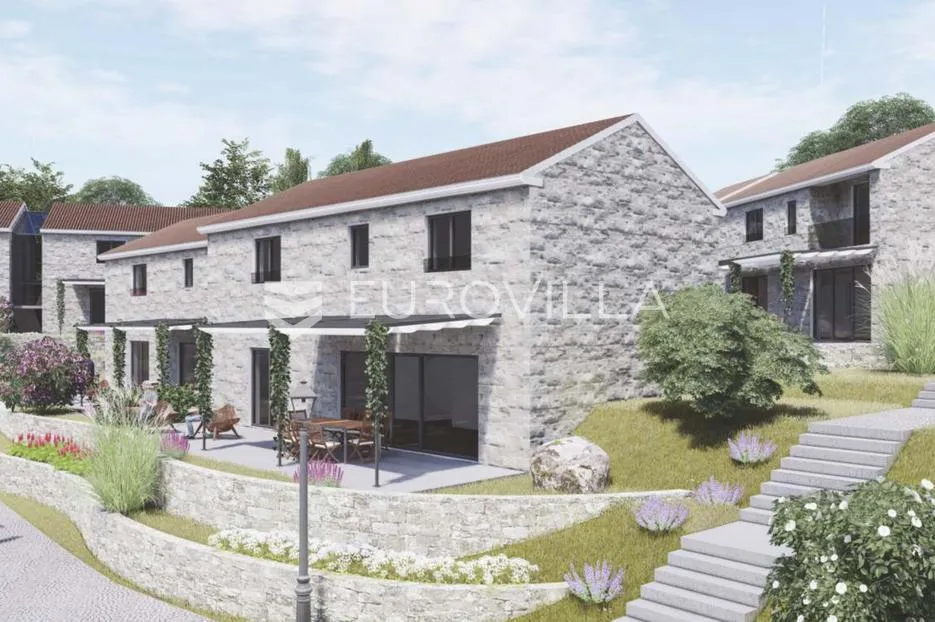 istra, atraktivno zemljište uz prometnicu koja povezuje bale s vodnjanom - slika 12