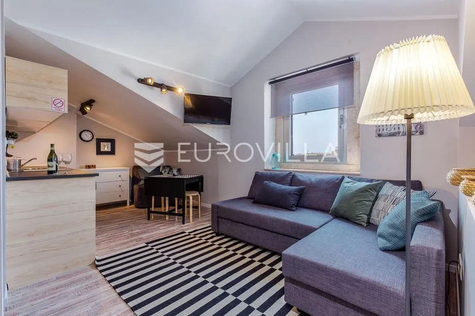 Rijeka, Centar, novouređen dvoetaži stan NKP 125 m2 s četiri apartmana
