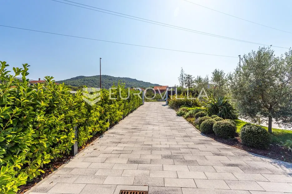 šibenik, bilice, novogradnja, prekrasna moderna vila s bazenom - slika 40
