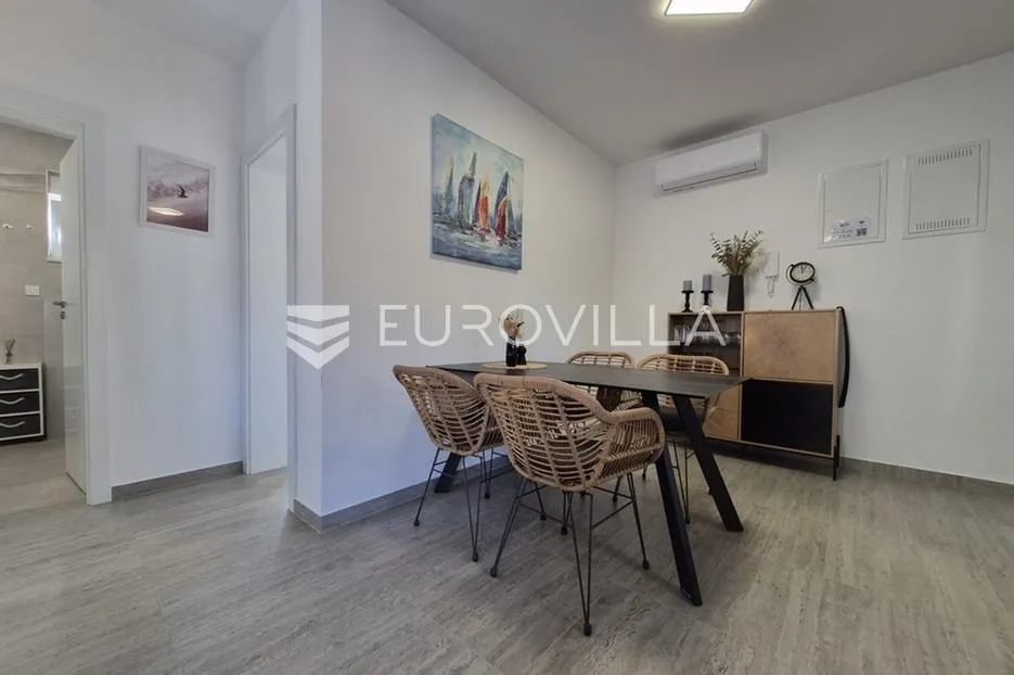 vir, prizemni apartman s 2 spavaće sobe, 40 m od mora, top lokacija - slika 8