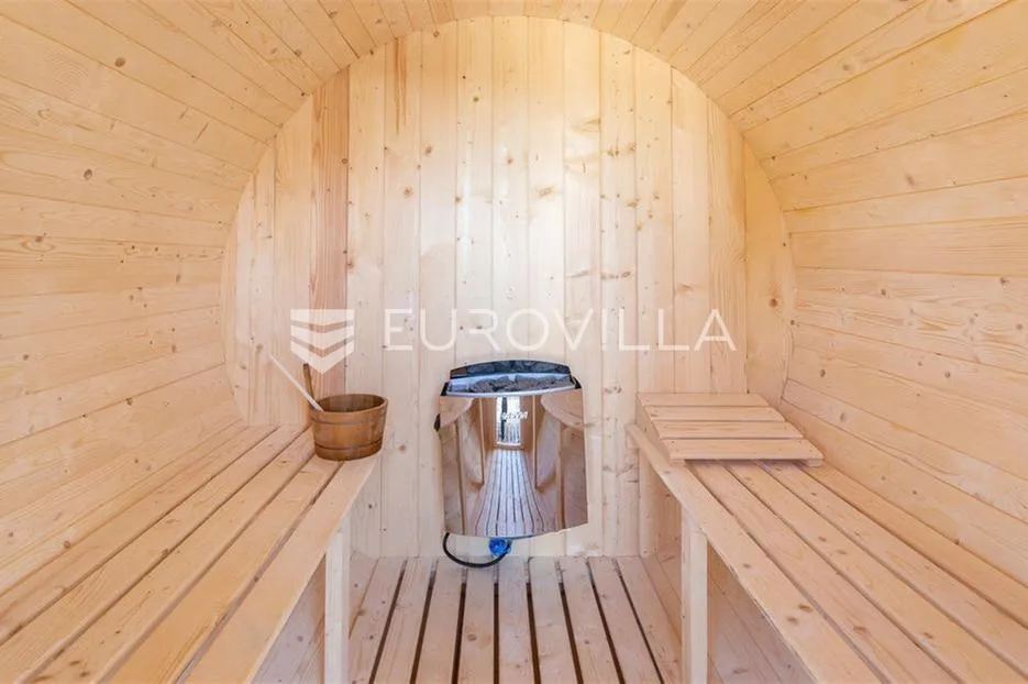 krk, punat, samostojeća kuća s dva apartmana po 100 m², studio apartman, bazen, garaža, sauna - slika 45