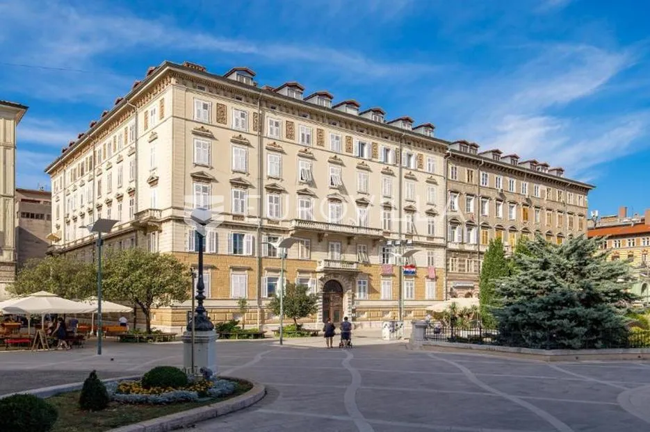 rijeka, centar, dva luksuzna studio apartmana u strogom centru - slika 26