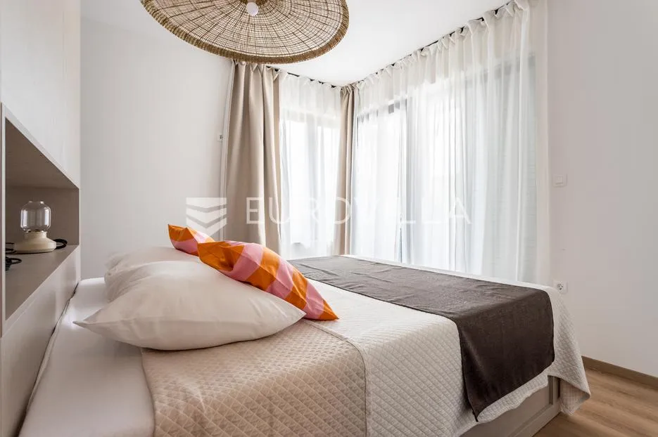 šibenik, luksuzno uređena vila s bazenom - slika 13
