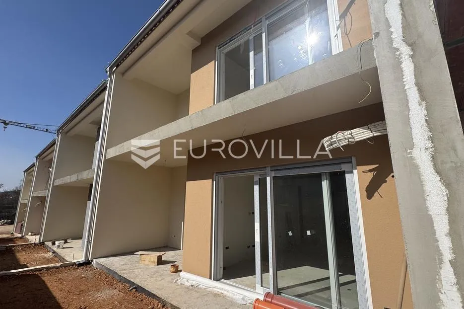 istra, rovinj, okolica putini, dvosoban stan 65.72 m² s natkrivenom terasom i vrtom - slika 8