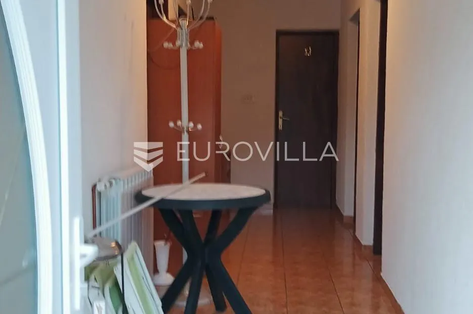 rakovica, kuća 220 m², 3 odvojena stana - slika 7