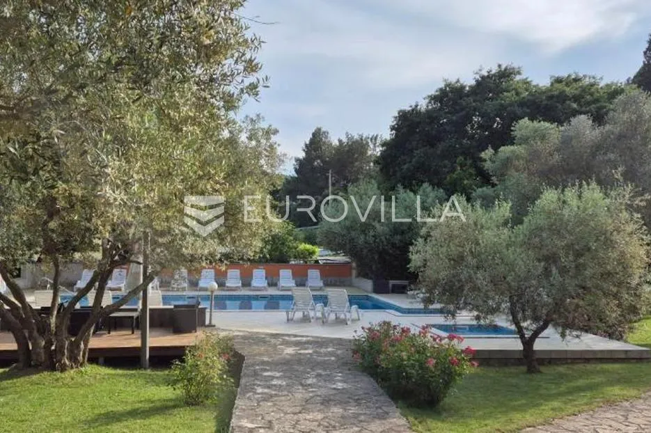 istra, krnica, hotel s uhodanim poslovanjem 100 metara od plaže, investcijia - slika 16