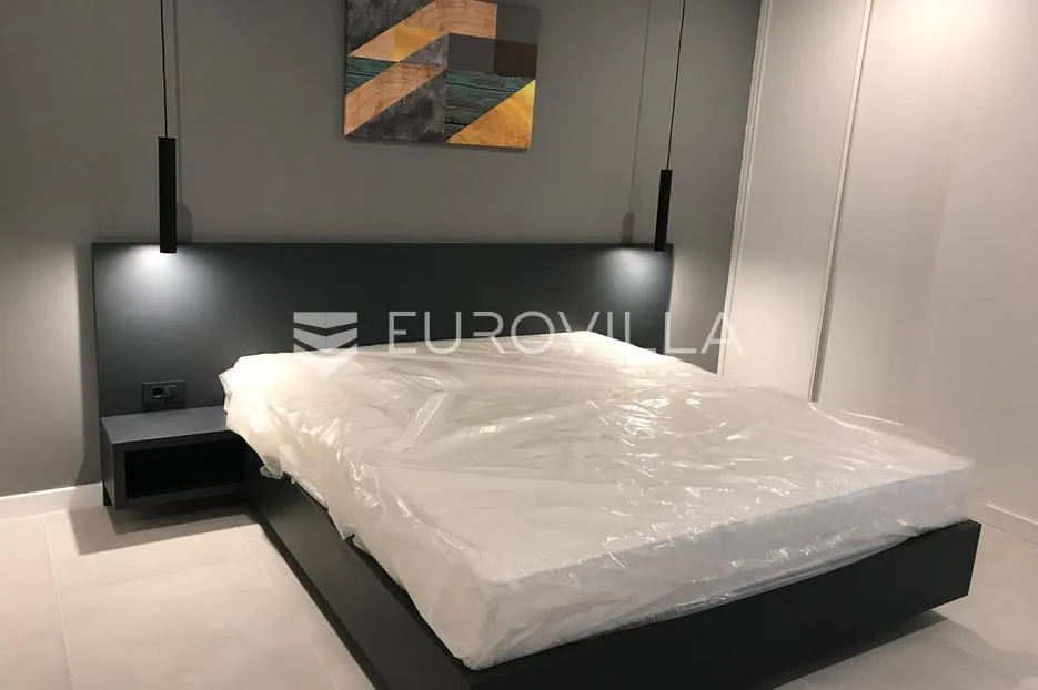 krk, luksuzna vila od 260m2 na parceli od 885m2 - slika 19