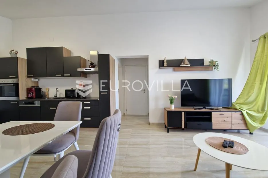 vir, elegantan trosoban apartman u centru vira, 600 m od plaže - slika 5