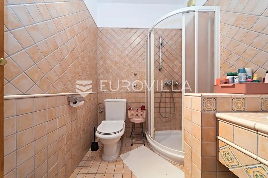 osijek, donji grad, prodaje se prostrana rustikalna vila površine 403 m² - slika 19