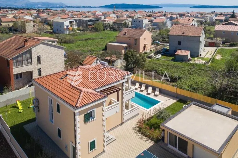 kaštel stari, obiteljska kuća s bazenom - slika 2