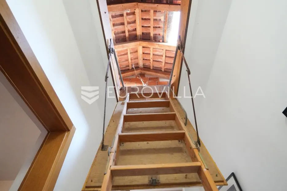 zadar, diklo vila prvi red do mora razvedena na tri etaže 377 m² - slika 17