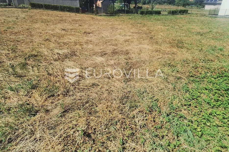 ogulin, građevinsko zemljište 720 m² u samom centru - slika 1