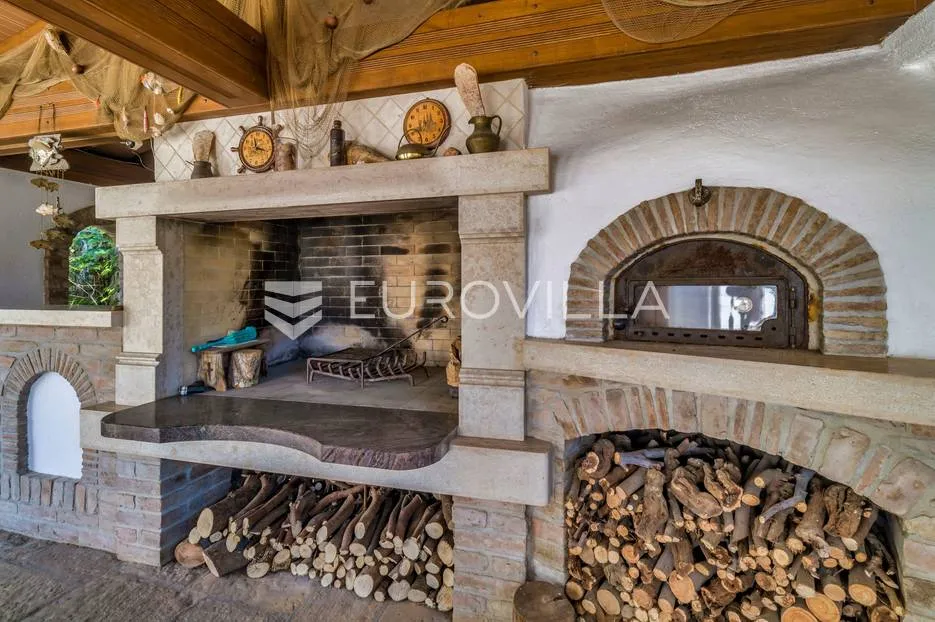 istra, umag - unikatna villa nkp 400 m2 na svega 30 m od mora - slika 23