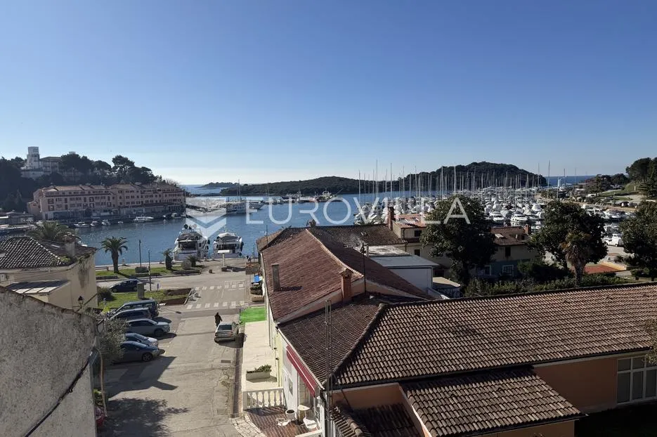 vrsar, atraktivna kuća na tri etaže s pogledom na luku i more - slika 2