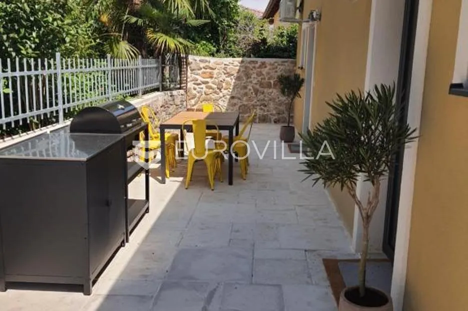 lovran, predivna kuća s tri apartmana 50 m od mora - slika 24
