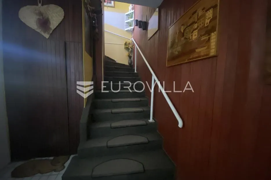 slavonski brod, centar obiteljska kuća s dva neovisna stana 180 m² - slika 10