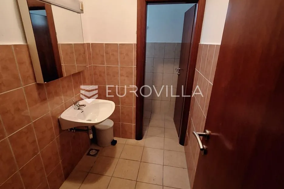 karlovac, stambeno poslovna zgrada 1000 m², višenamjenska mogućnost - slika 19