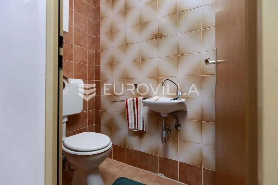 rijeka, krnjevo, komforan uređen stan površine 82 m², lođa - slika 20