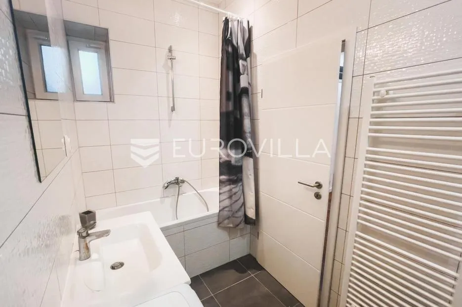 osijek, centar, stilski uređen dvosoban stan za najam, 71 m² - slika 10