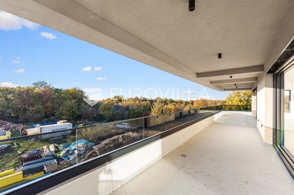 istra, poreč, novogradnja, prostrani penthouse sa krovnom terasom, odlična lokacija - slika 12