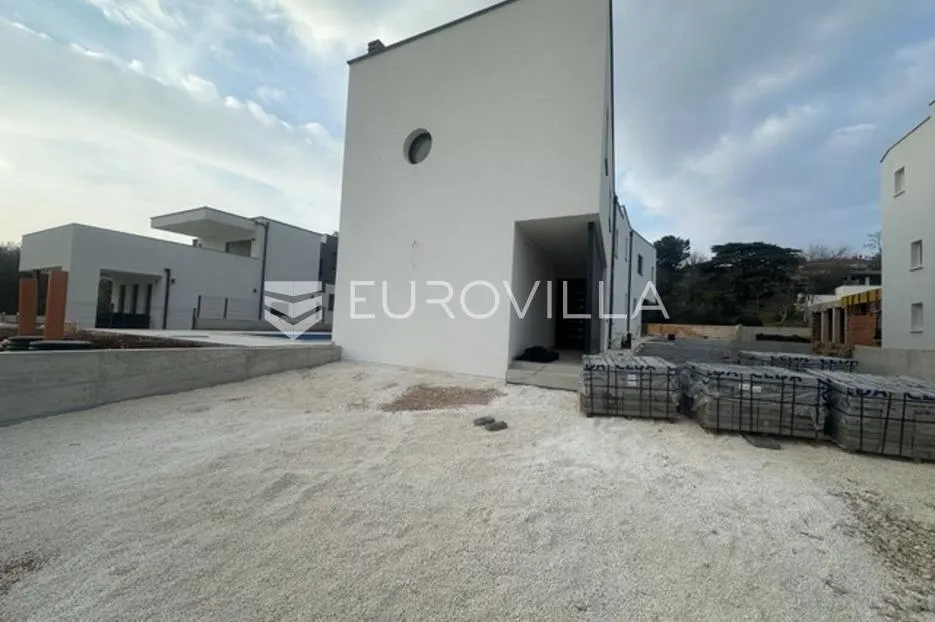 istra, ližnjan, dvojna kuća 150 m² s pogledom more, bazenom i uređenom okućnicom - slika 9