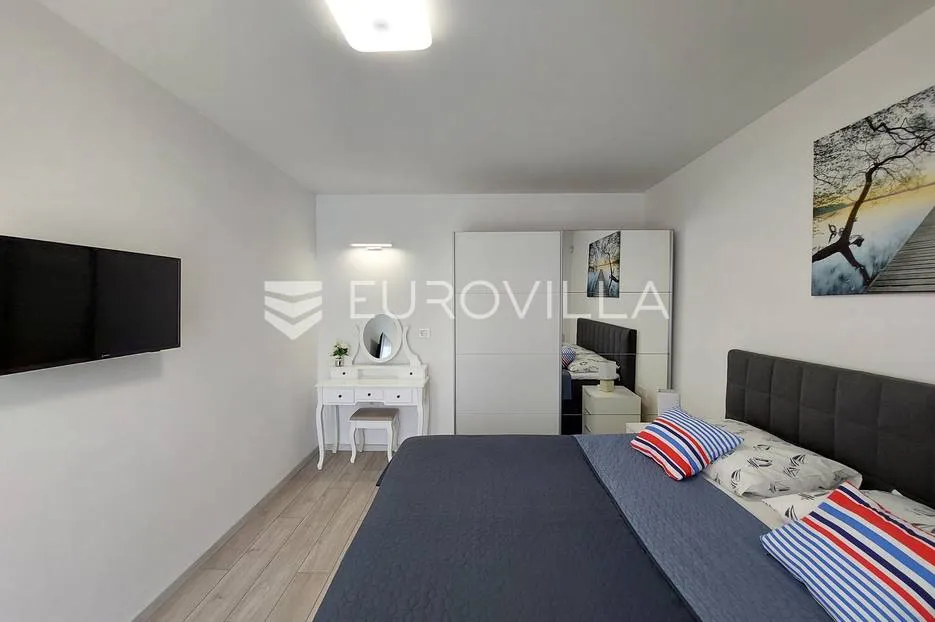 šišan, moderna villa s bazenom na mirnoj lokaciji - slika 11