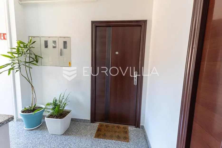 slavonski brod, trosoban stan 72 m² u centru - slika 12