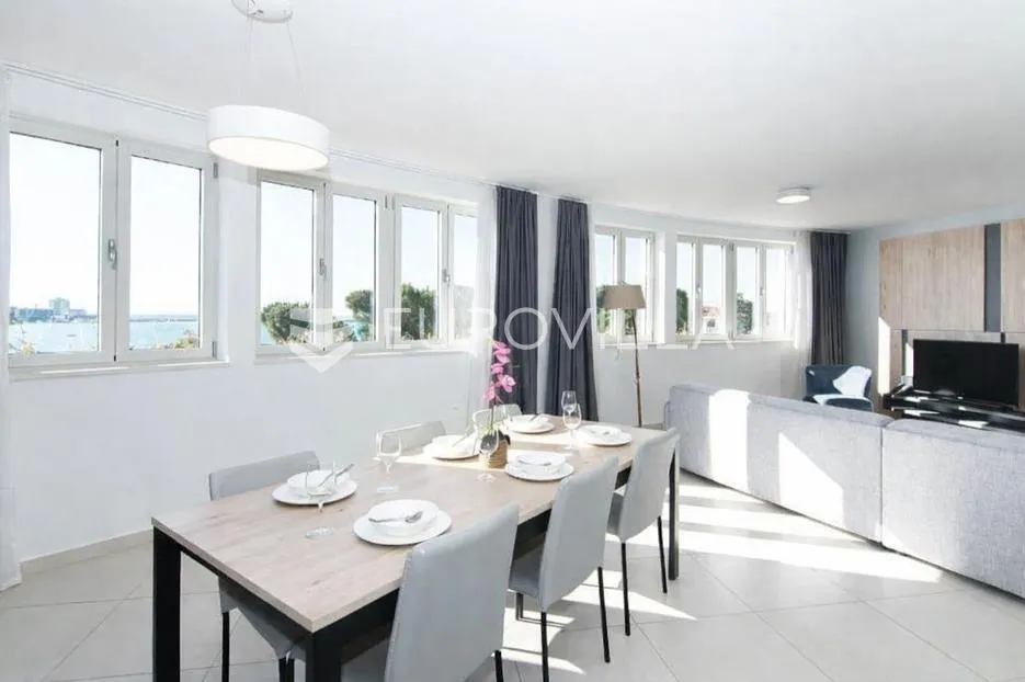 Istra, Umag, opremljen penthouse, velika terasa, pogled na more
