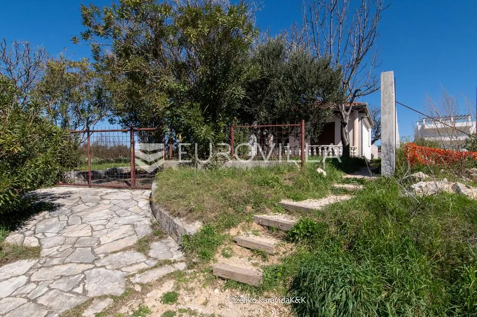 zadar, karma, kuća s vrtom na izvrsnoj lokaciji prvi red uz more, 111 m² - slika 3