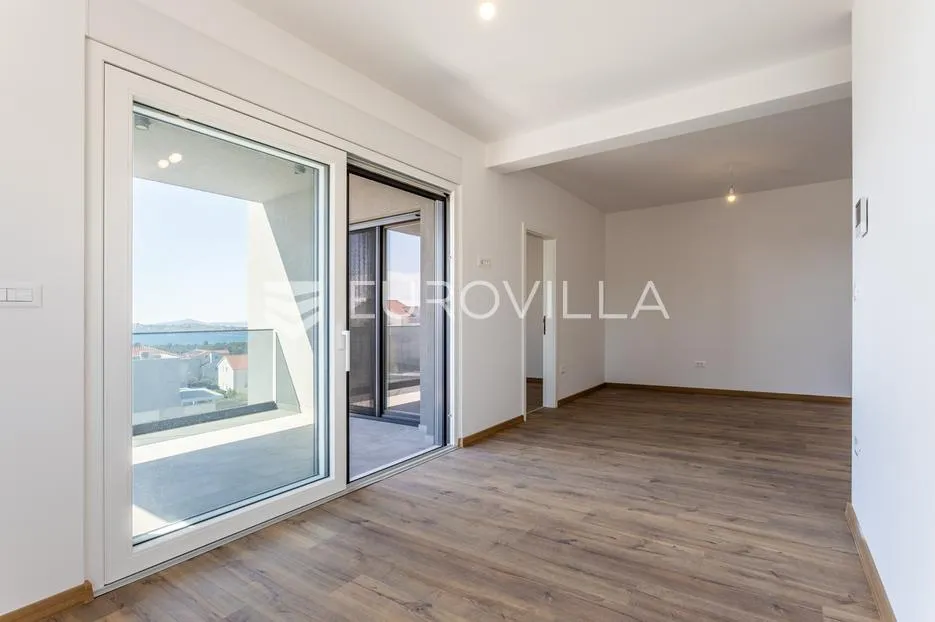 vodice, moderna dvojna kuća s bazenom, novogradnja 169,89 m² - slika 13