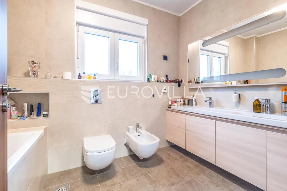 zagreb, srebrnjak, prekrasan peterosoban penthouse 215,88 m², otvoreni pogled - slika 15
