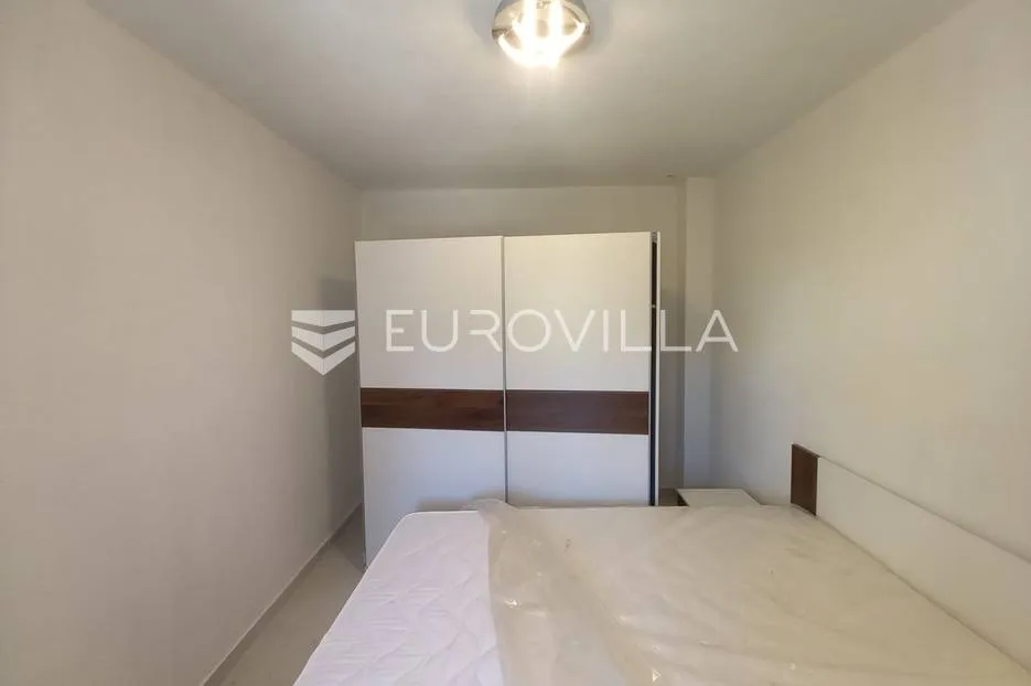 medulin, potpuno renovirana kuća s tri stana. pogled na more! - slika 25