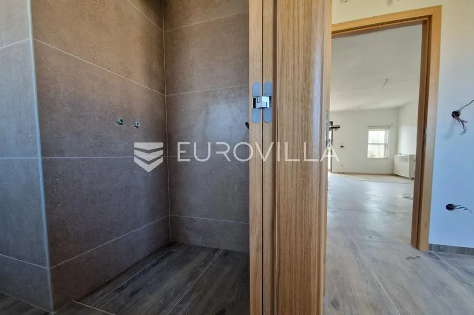 vir, trosoban apartman u blizini plaže, 1. kat - slika 16