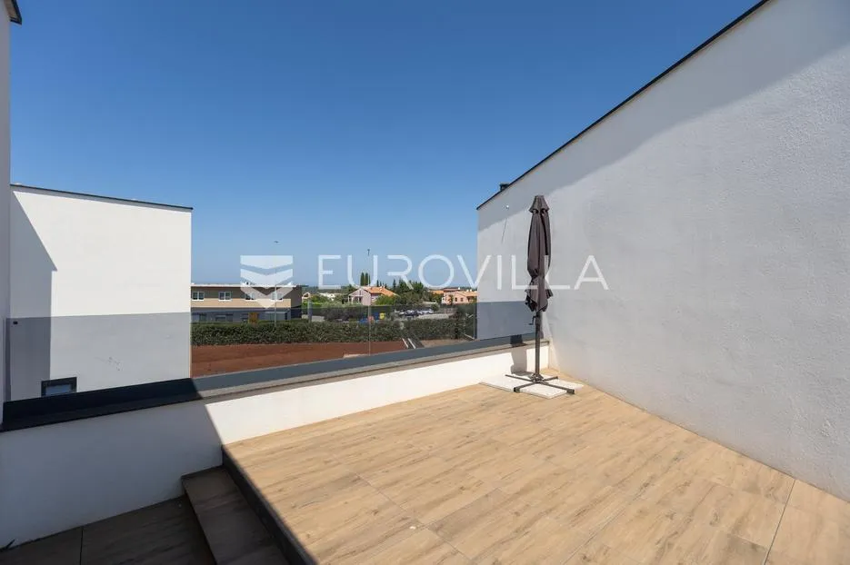 istra, poreč, najam kuće 116 m² s jacuzzijem i vrtom na super lokaciji s pogledom na more - slika 17