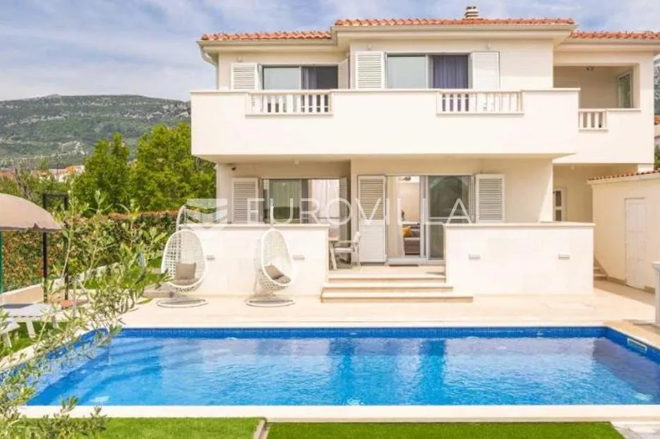 kaštel kambelovac, prekrasna vila s bazenom, treći red od mora - slika 4