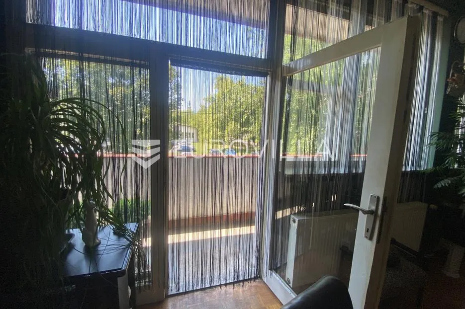 slavonski brod, centar obiteljska kuća s dva neovisna stana 180 m² - slika 13