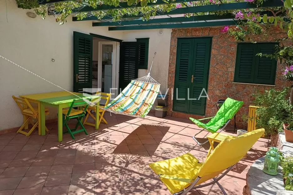 hvar, lijepa kuća na južnoj strani otoka 1.red uz more - slika 17