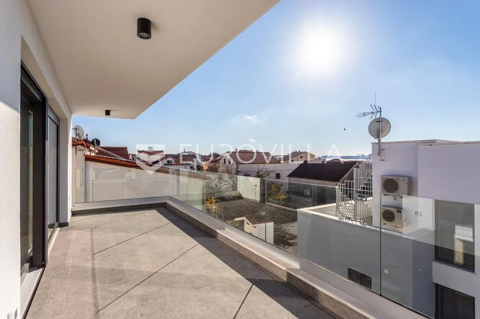 vodice, novogradnja, penthouse s krovnom terasom i pogledom na more, 141,80 m² - slika 17